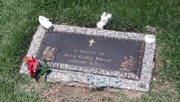 jesse_presley_grave_marker.jpg (183911 bytes)