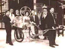 party_hong_kong.jpg (7174 bytes)